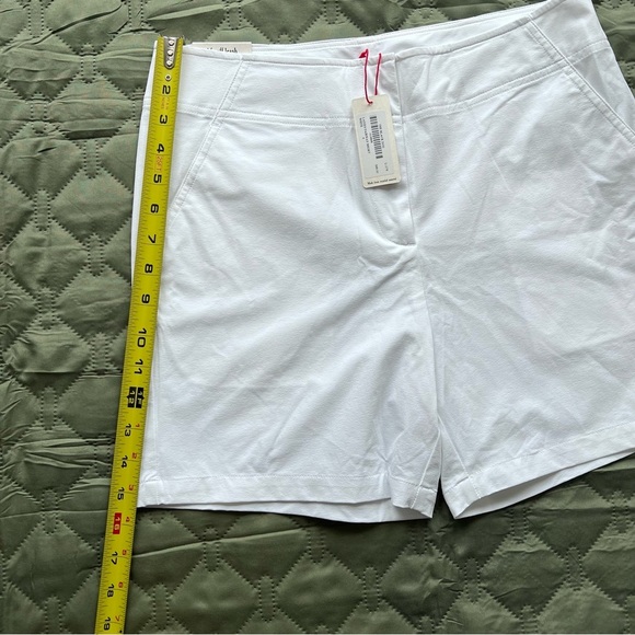 ***NWT***The Black Dog Ladies Fairway Shorts color White - Picture 7 of 7